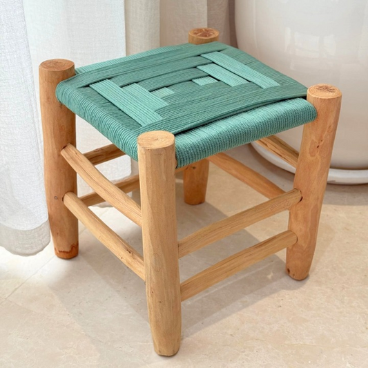 Tabouret artisanal Tazrout  en bois et Kittane vert eau