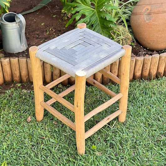 Tabouret artisanal Tazrout  en bois et Kittane gris