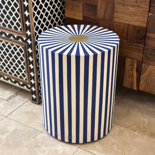 Table basse en résine bleu, blanc et dorée