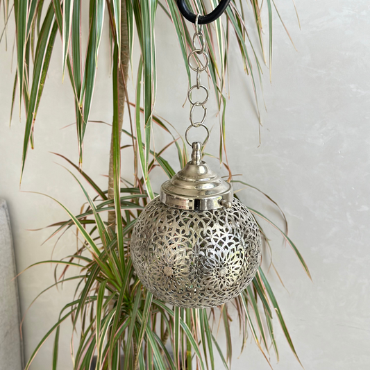 Suspension artisanale en laiton boule argentée