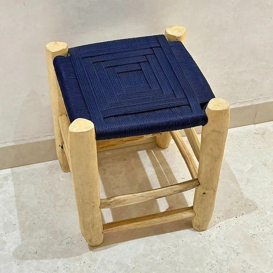 Tabouret artisanal Tazrout  en bois et Kittane bleu