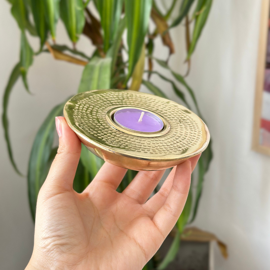 Bougeoir rond en laiton doré martelé