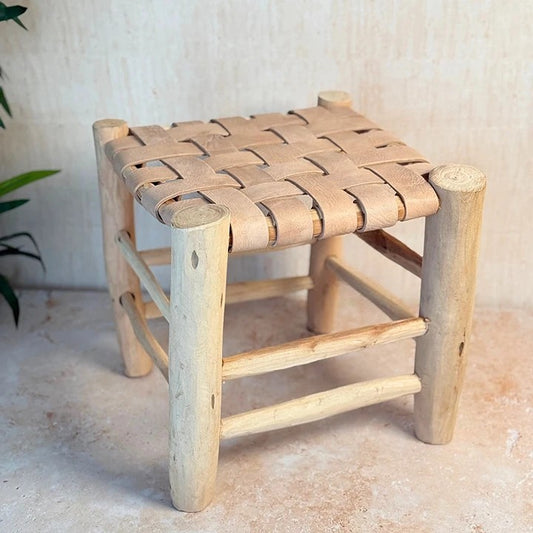 Tabouret artisanal Tazrout en bois et cuir beige petit