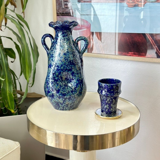 Vase artisanal Tajdigt bleu moucheté en gris