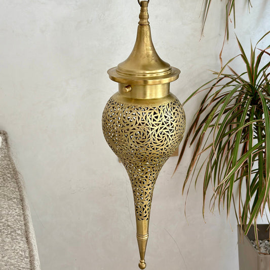 Suspension traditionnelle artisanale en laiton doré Larme