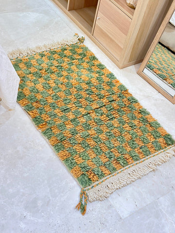 Tapis berbère Beni Ouarain damier vert orange 100% laine de mouton 112cm/70cm