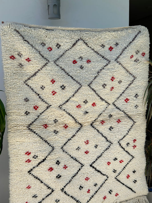 Tapis berbère Beni Ouarain crème, gris et rouge 100% laine de mouton - 138cm / 112cm