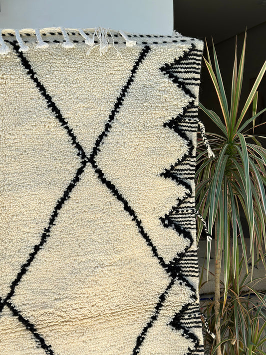 Tapis berbère Beni Ouarain crème à losanges noirs 100% laine de mouton - 112cm / 158cm
