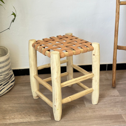 Tabouret artisanal Tazrout  en bois et cuir