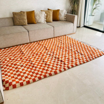 Tapis berbère Beni Ouarain damier orange 100% laine de mouton - 2,42m / 1,62m