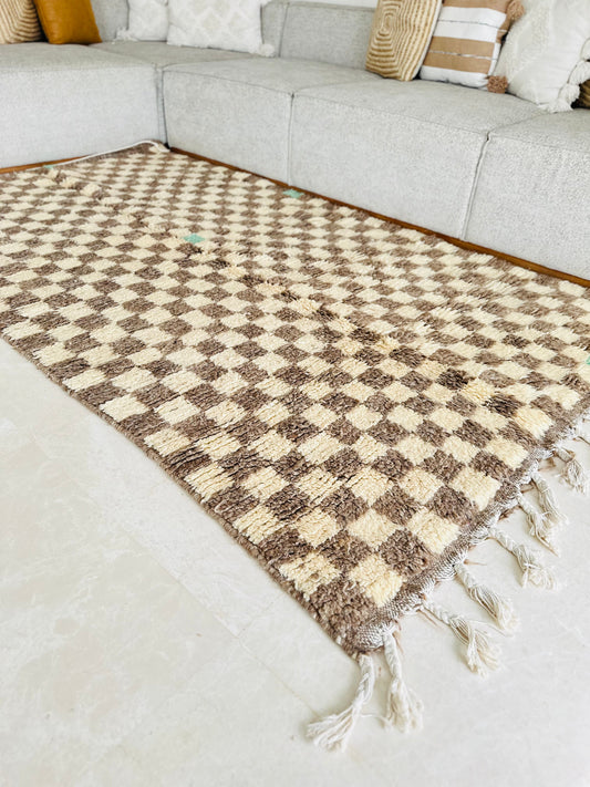 Tapis berbère Beni Ouarain damier taupe 100% laine de mouton - 2,42m / 1,62m