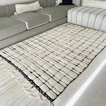 Tapis berbère Beni Ouarain crème et noir 100% laine de mouton - 2,42m / 1,44m