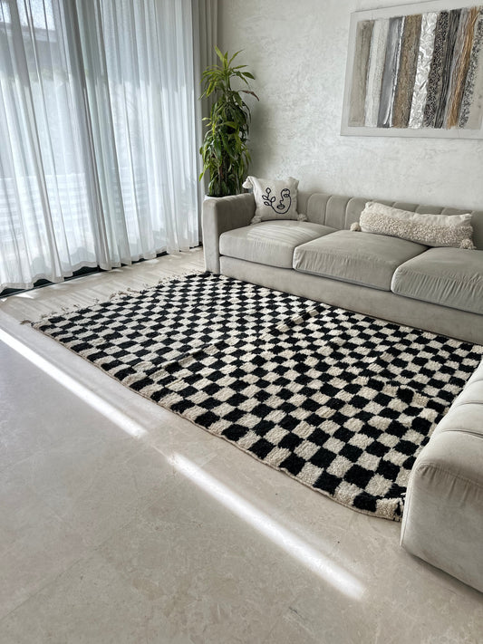 Tapis berbère Beni Ouarain damier noir et blanc 100% laine de mouton - 2,53m / 1,54m