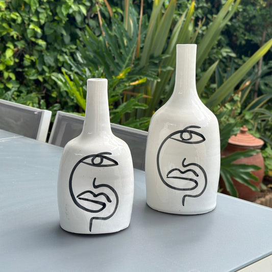 Vase artisanal bouteille Oudm - Visage abstrait noir